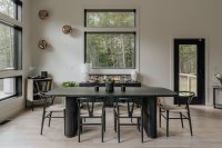 Stoelen die niet matchen maken je eetkamer juist mooier
