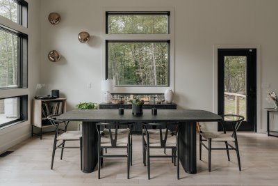 Stoelen die niet matchen maken je eetkamer juist mooier